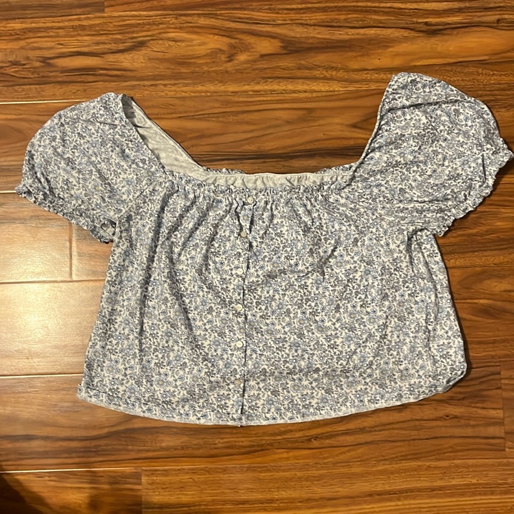 American Eagle Puff Sleeve Shirt